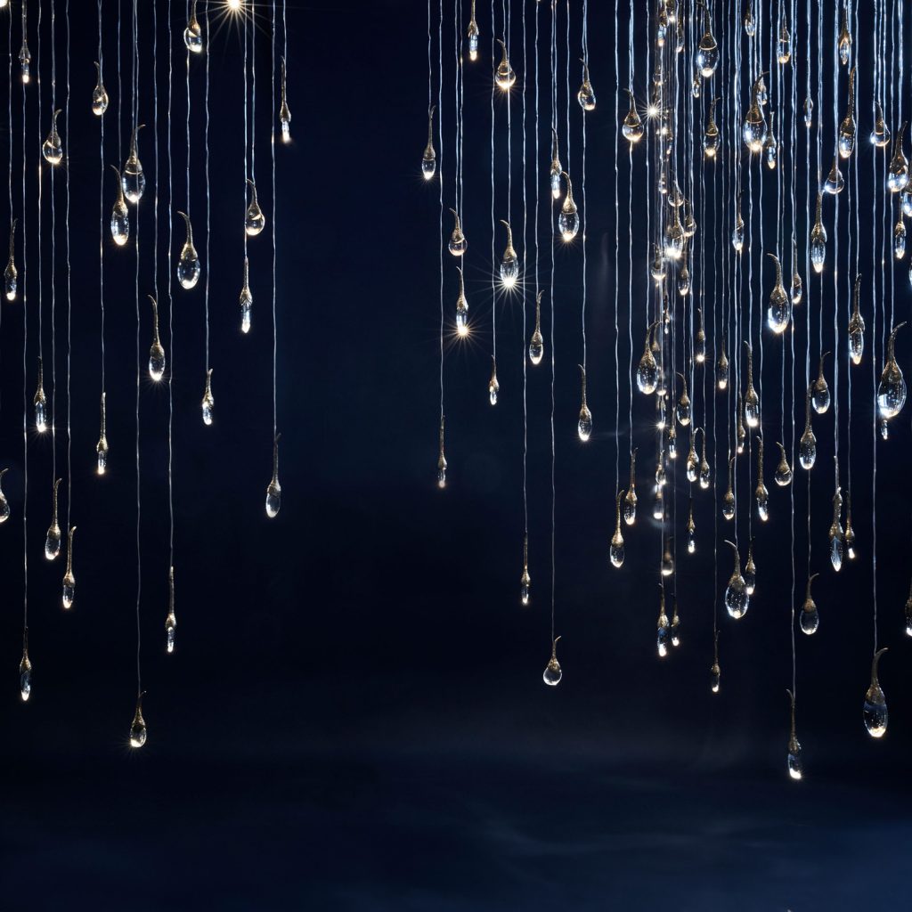 Seed Cloud Chandelier – Curved (84 Drops)