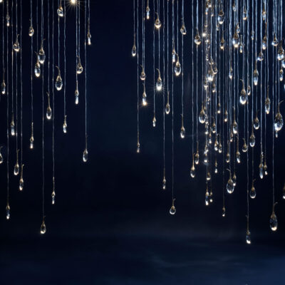 Seed Cloud Chandelier – Curved (84 Drops)