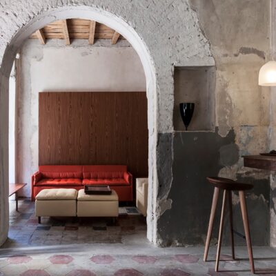 Salon Settee and Sofa