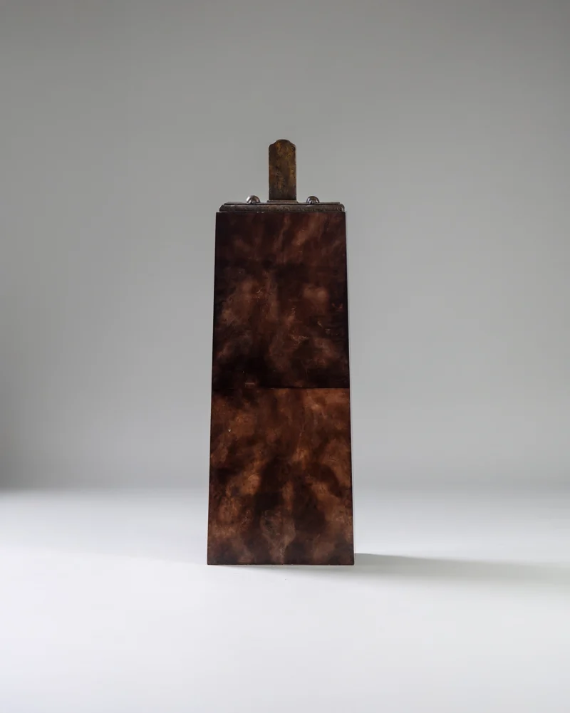 Louis Presentation Stand