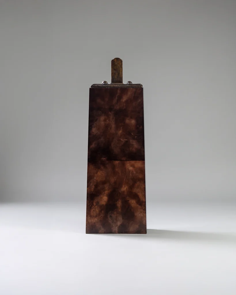 Louis Presentation Stand