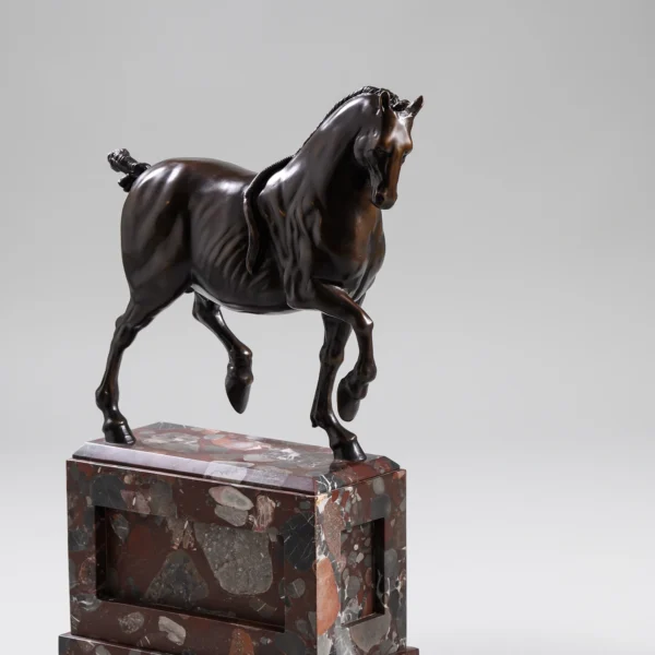 Pferd Sculpture