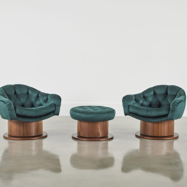 Turn Around Club Ottoman
