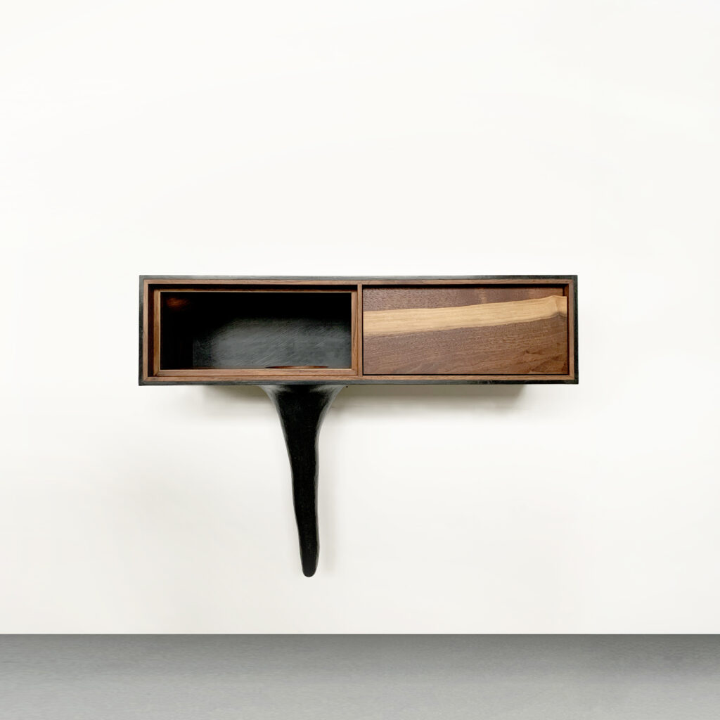 OUTSIDE IN Console - Wall Mounted - 32''