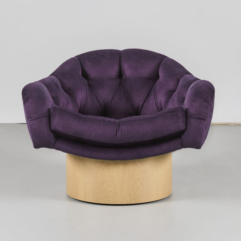 Column Turn Around Swivel Chair