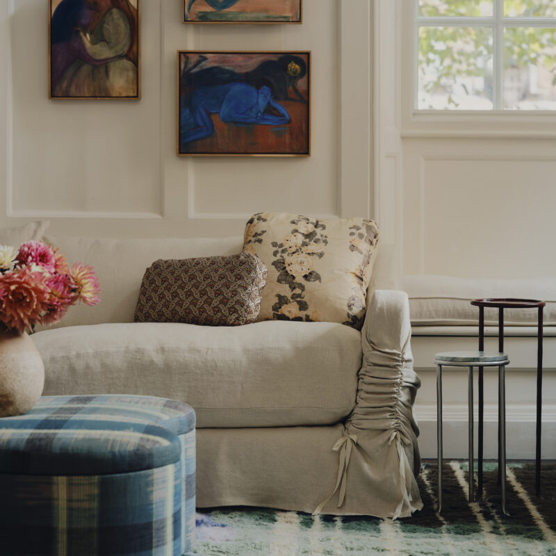 Dash Bow Sofa