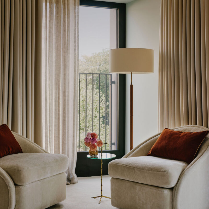 Beak Swivel Chair