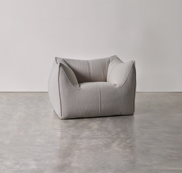 Le Bambole Lounge Chair by Mario Bellini