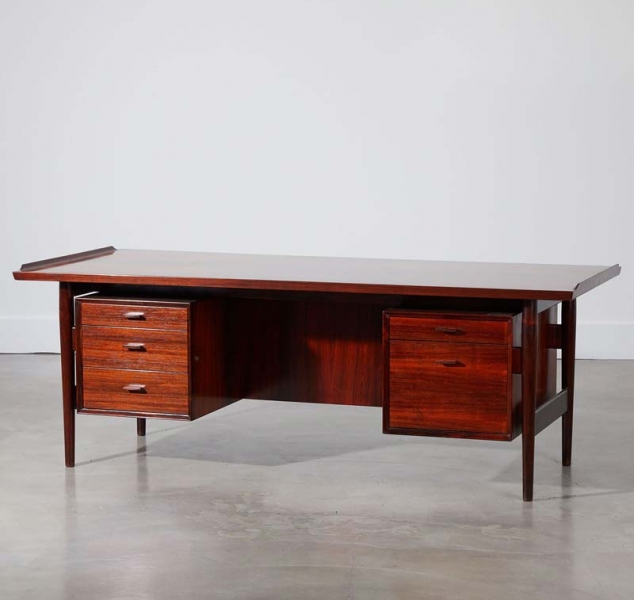 Model 207 Desk by Arne Vodder